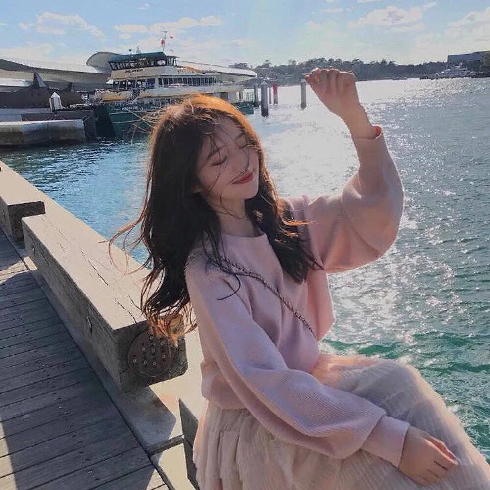 照片中的女孩